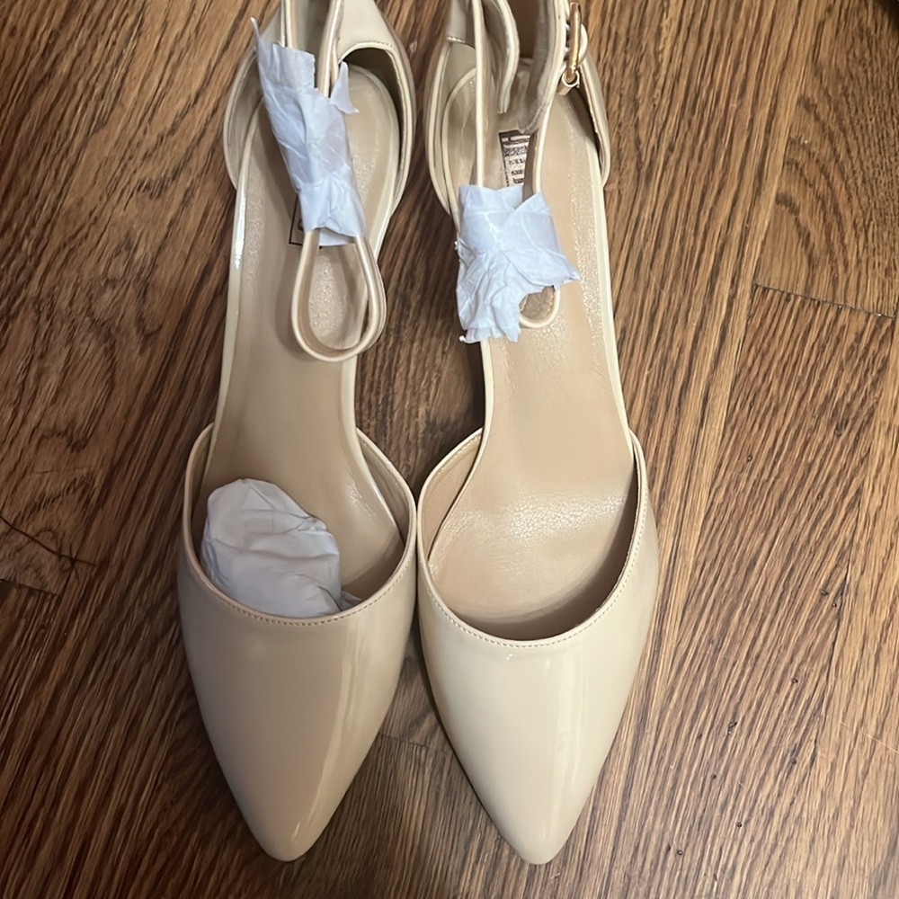 New without box IDIFU Womens Beige/ nude Heels size 11